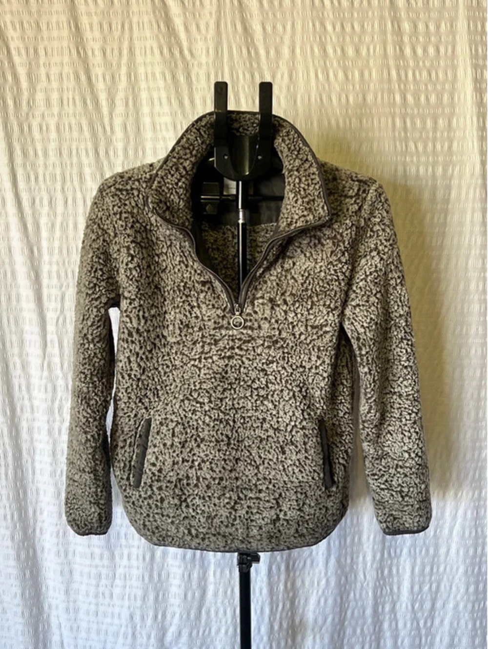 Thread & Supply Size Sm Fleece Pullover